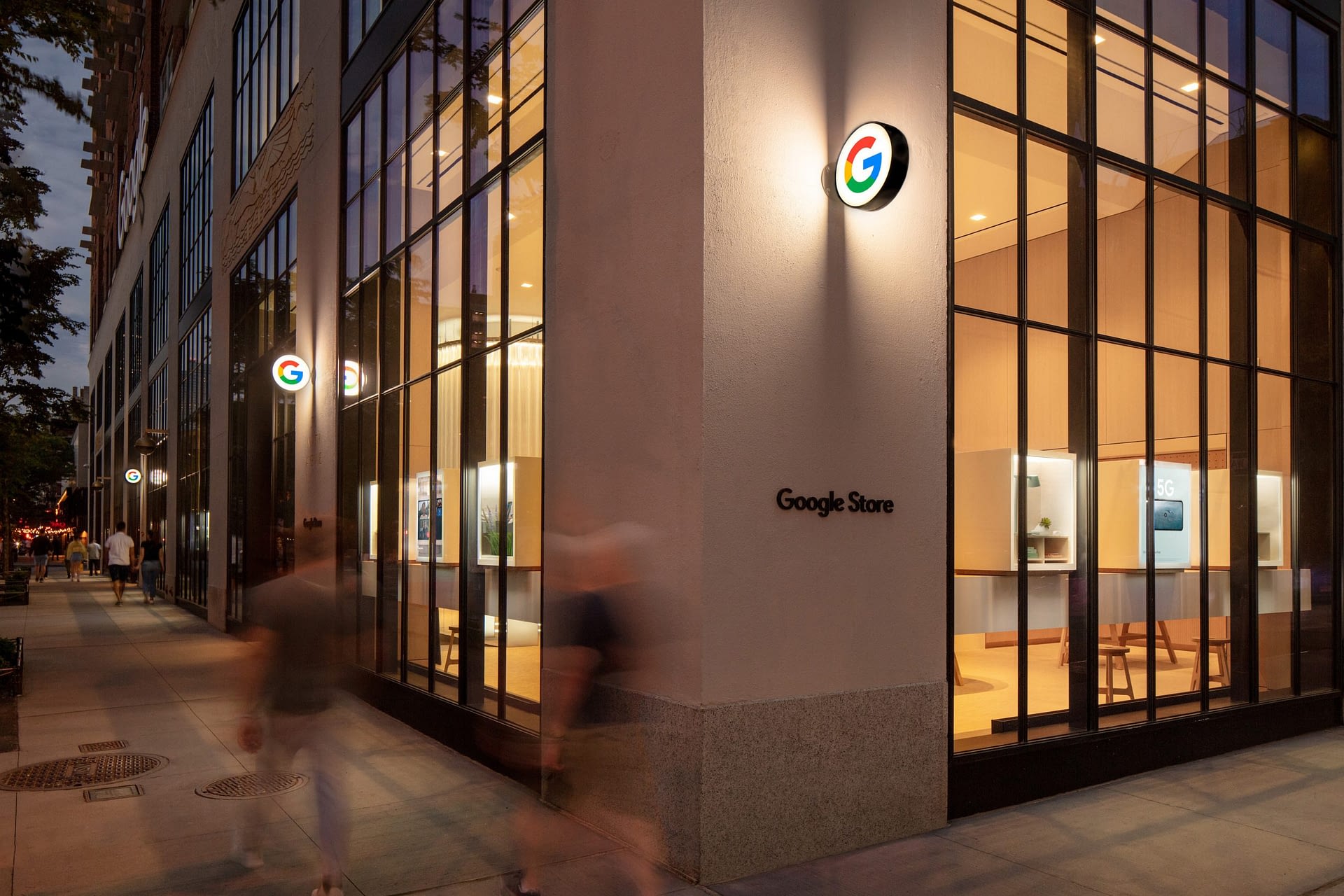 Google Plans To Open First Retail Store